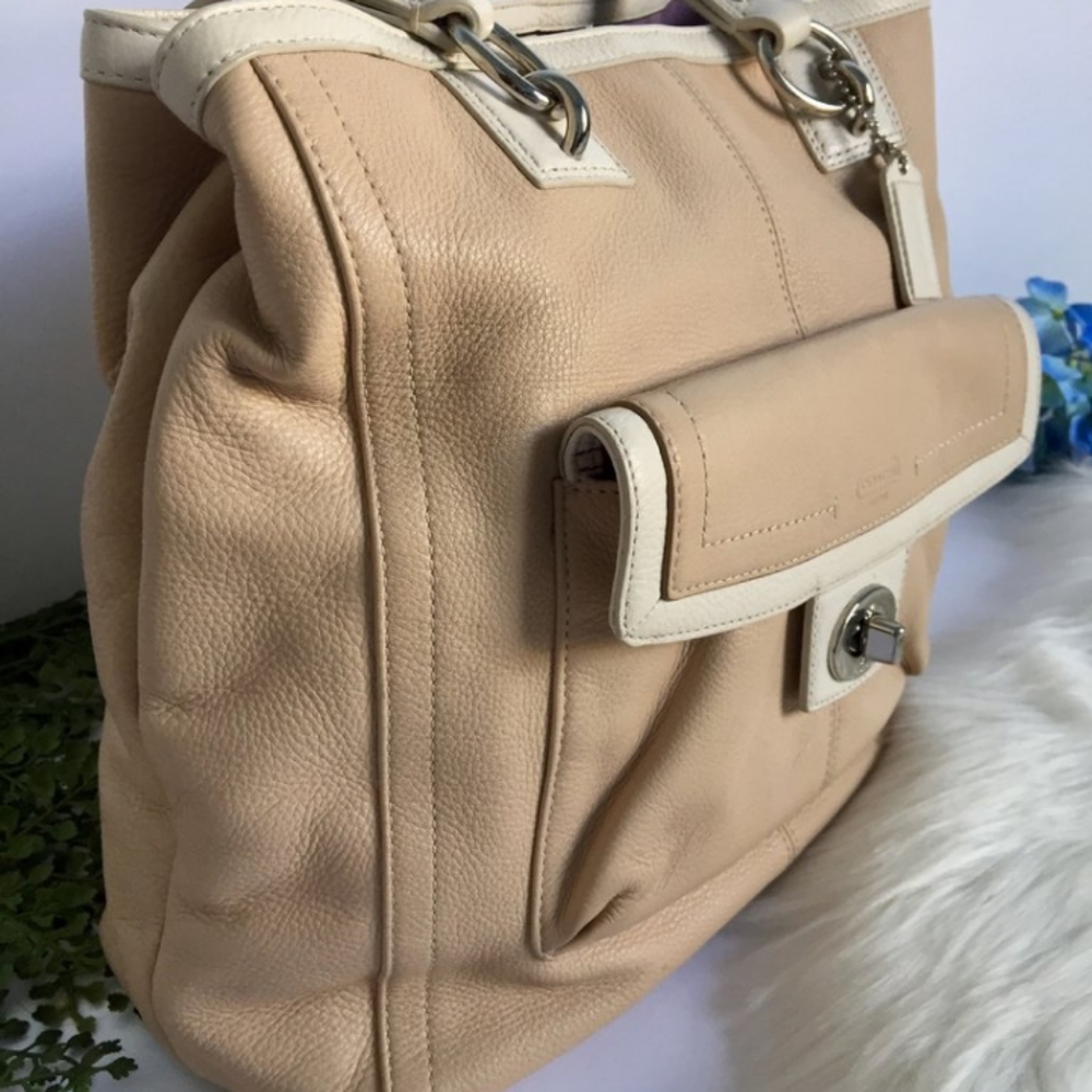 COACH | CARRYALL SHOULDER PEBBLED LEATHER TOTE - Picture 5 of 8